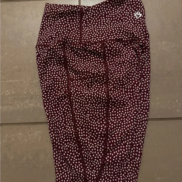 BuffBunny High-Waist Maroon & White Dot Leggings with Pockets - Picture 3 of 6